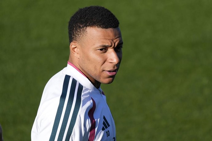 20 de outubro de 2026, Madri, Espanha: Kylian Mbappé, do Real Madrid CF, durante um treino antes da partida da 3ª rodada da Liga dos Campeões contra o RB Leipzig. 20 de outubro de 2026.
