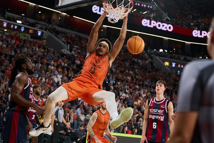 El jugador del València Basket Neal Sako en el partit contra el Kosner Baskonia de la Lliga Endesa.