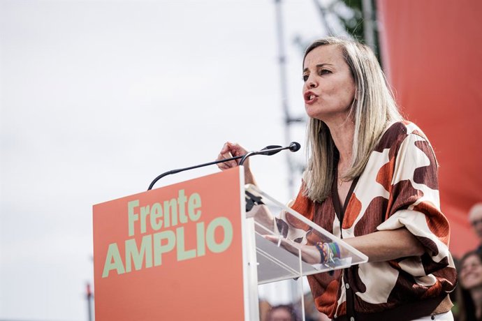 A porta-voz do Sumar no Congresso, Verónica Martínez Barbero, durante o evento de apresentação de sua candidatura às eleições gerais de 29 de novembro, no Auditório do Parque Linear do Manzanares, em 17 de outubro de 2026, em Madri (Espanha). Movimento