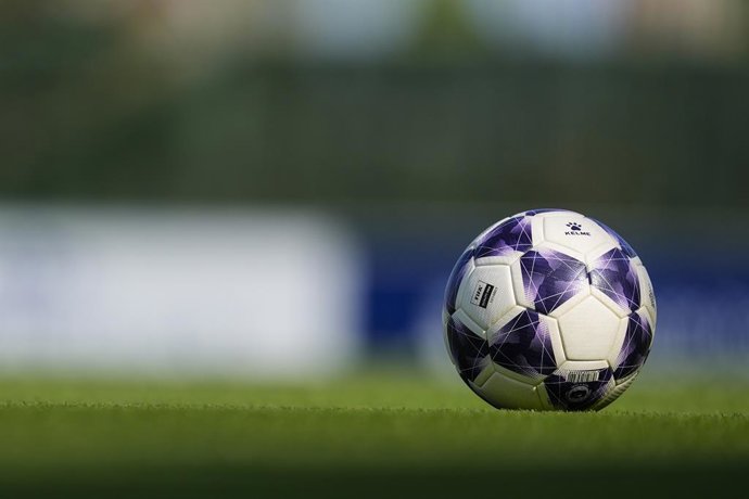Archivo - General view of the match ball during a Pre-Season friendly football match played between Malaga CF and Al-Ittihad Jeddah Club at Marbella Football Center on July 30, 2026 in Malaga, Spain.