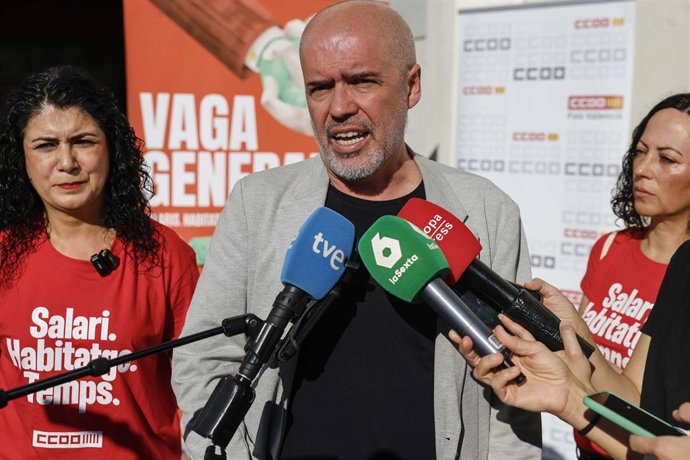 El secretario general de CCOO, Unai Sordo, arranca en Valencia la gira preparatoria de la huelga general junto con la secretaria general de CCOO PV, Ana García Alcolea