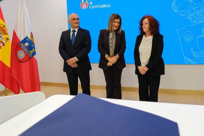 La presidenta de Cantabria, María José Sáenz de Buruaga, preside la toma de posesión de los consejeros Sáez Bereciartu y Tamara González.