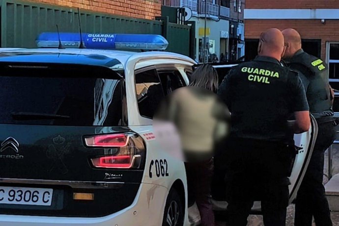 Un momento de la detención de la mujer.