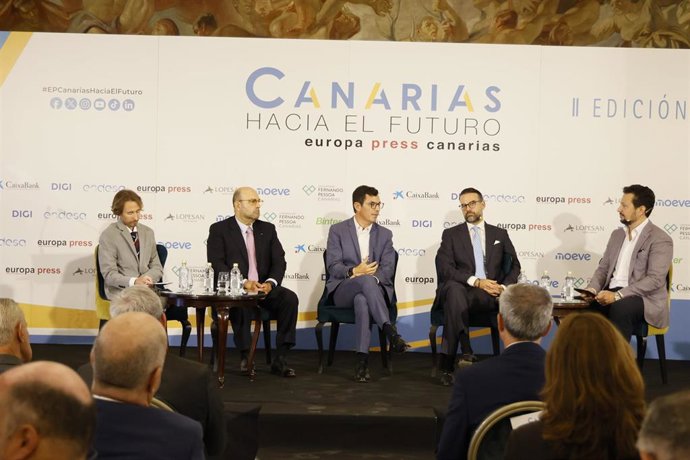 Panel 'Modelo sostenible de isla: 8 planes para 8 islas', celebrado en el marco de la jornada 'Canarias Hacia el Futuro', organizada por Europa Press Canarias