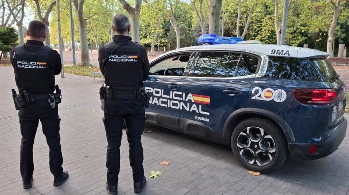 Detenido en Valladolid por fracturar la nariz de un cabezazo a un hombre en una zona infantil.
