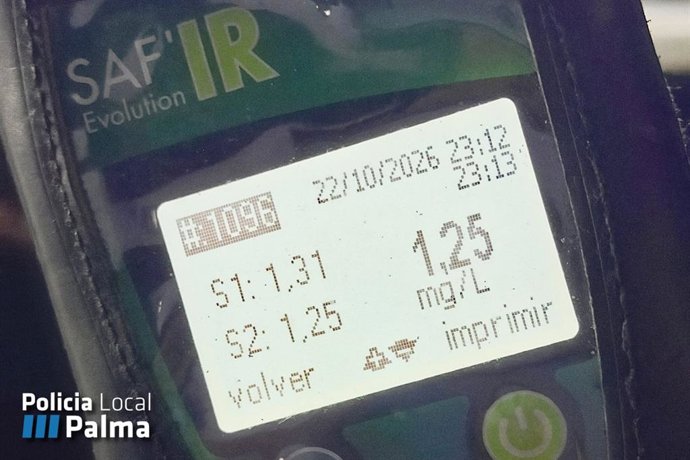 Prueba de alcoholemia realizada por la Policía Local de Palma.