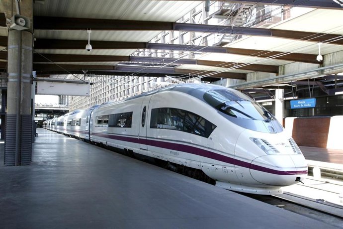 Archivo - Tren AVE de Siemens Velaro