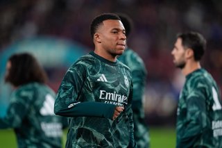 Kylian Mbappe of Real Madrid CF warms up during the Spanish League, LaLiga EA Sports, football match between FC Barcelona and Real Madrid CF at Spotify Camp Nou on October 25, 2026, in Barcelona, Spain.