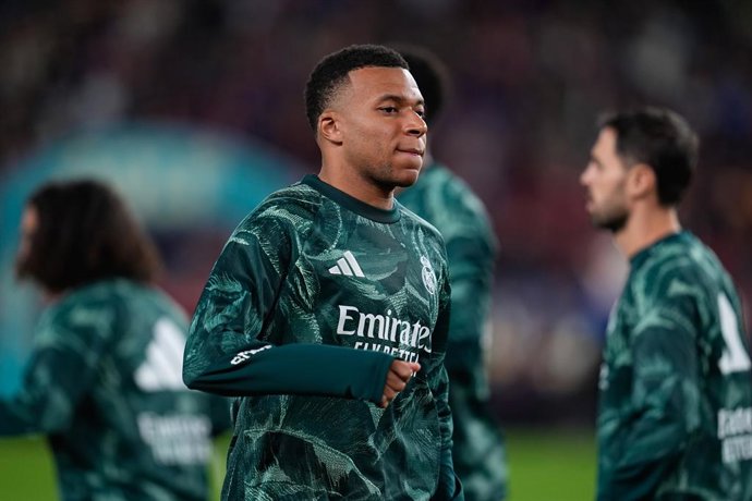 Kylian Mbappe of Real Madrid CF warms up during the Spanish League, LaLiga EA Sports, football match between FC Barcelona and Real Madrid CF at Spotify Camp Nou on October 25, 2026, in Barcelona, Spain.