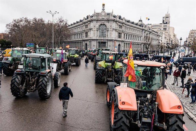 Archivo - Imagen de archivo de la tractorada desarrollada en Madrid el 11 de febrero de 2026.