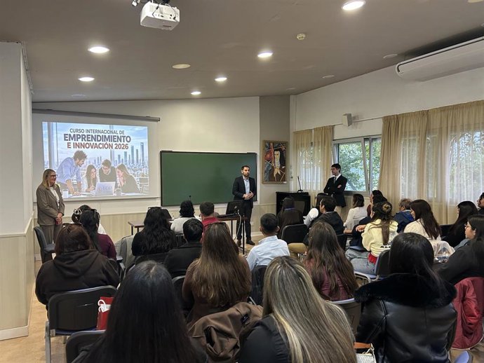 Curso Internacional de Emprendimiento e Innovación, UCAV e Instituciones Santo Tomás de Chile.