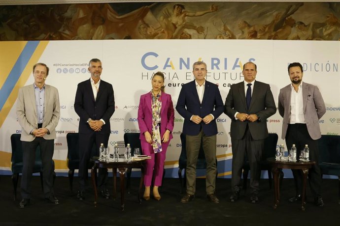 Panel 'La economía del mañana para Canarias', celebrado en el marco de la jornada 'Canarias Hacia el Futuro', organizada por Europa Press Canarias