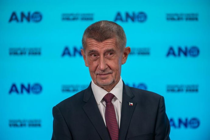 10 de outubro de 2026, Praga, República Tcheca: Andrej Babis, primeiro-ministro tcheco, líder do partido ANO e bilionário, fala à imprensa durante uma coletiva após as eleições municipais e para o Senado na República Tcheca. Eleições municipais e para o S