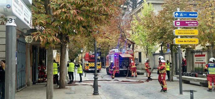 Simulacro de incendio y rescate de piezas de arte en el Real Coliseo Carlos III de San Lorenzo de El Escorial