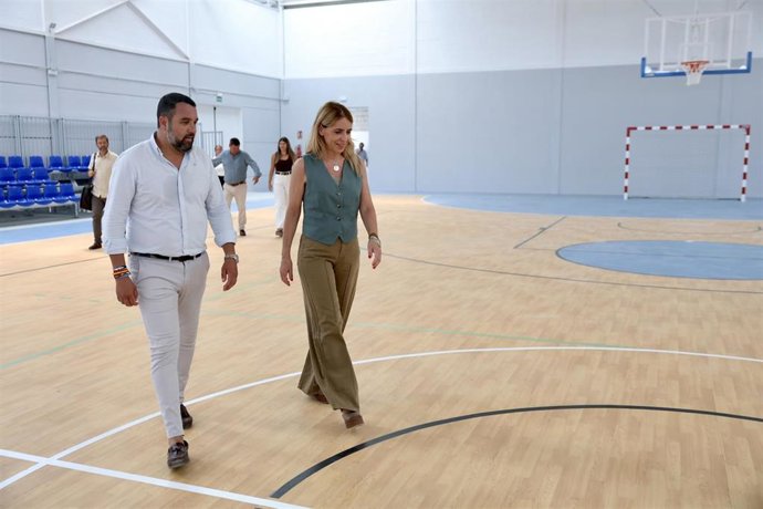 Almudena Martínez en el polideportivo de Algar.