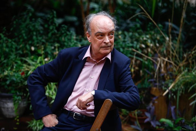 Archivo - El escritor Enrique Vila-Matas presenta su novela 'Montevideo' (Seix Barral) en La Central del Raval, a 31 de agosto de 2022, en Barcelona, Cataluña (España). 