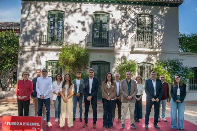 Presentación de las candidaturas al Congreso y al Senado de los socialistas de Granada en el parque Federico García Lorca.