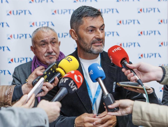 Eduardo Abad, reelegido presidente de UPTA, atiende a los medios de comunicación junto al secretario general de UGT, Pepe Álvarez