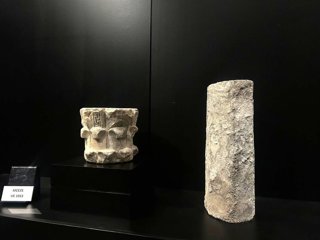 Descubren un capitel de hace mil años en los Baños Árabes de Elche