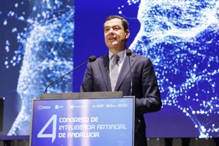 El presidente de la Junta de Andalucía, Juanma Moreno, interviene en la apertura del IV Congreso de Inteligencia Artificial de Andalucía, que se celebra en el Palacio de Congresos y Exposiciones de Granada a 27 de octubre de 2026.