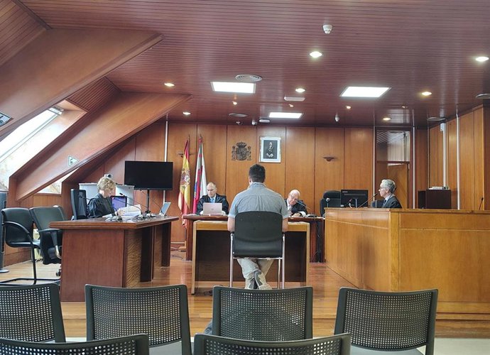 El acusado de guardar droga en una caja fuerte niega los hechos y afirma que era de un compañero