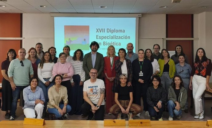 La Escuela Andaluza de Salud Pública (EASP), dependiente de la Consejería de Sanidad, ha iniciado una nueva edición del Diploma Universitario de Especialización en Bioética, formación que realiza en colaboración con la Universidad de Granada.