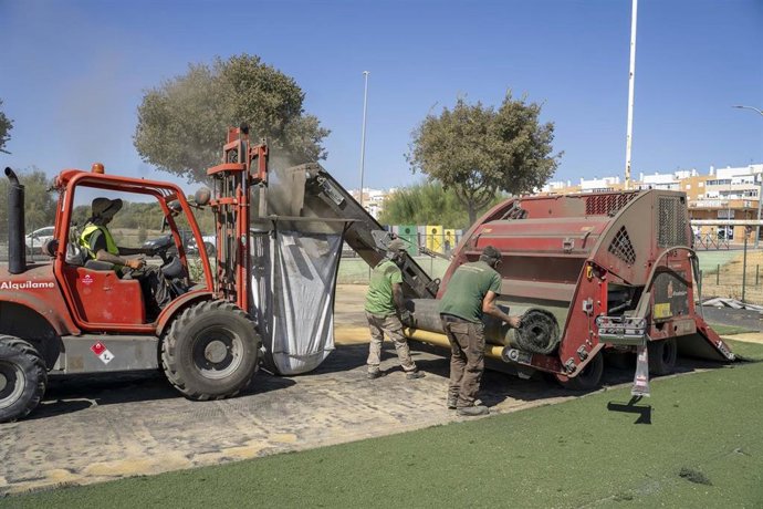 Labores de renovación del campo de rugby de Los Alcores