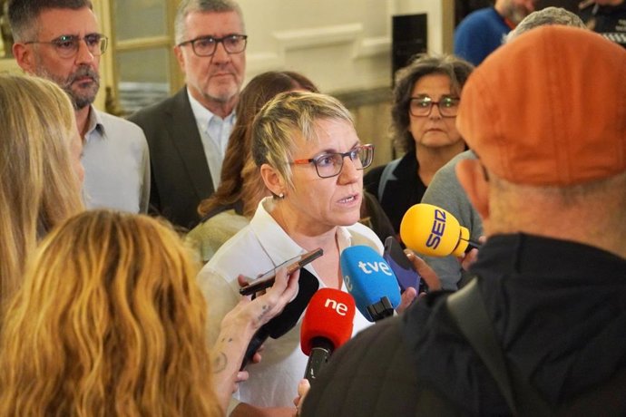 Papi Robles atén als mitjans en imatge d'arxiu
