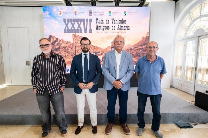 Acto de presentación de la XXXVI Ruta de Vehículos Antiguos en Almería.