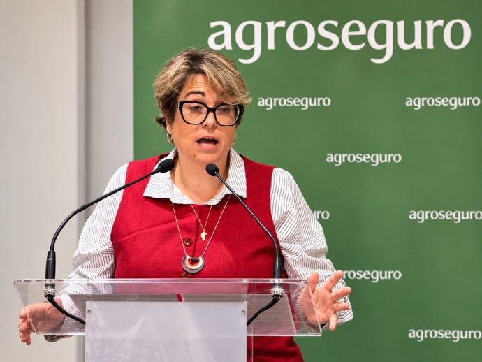 La consejera de Agricultura, Ganadería y Alimentación, Arancha Simón, durante la apertura de una jornada divulgativa organizada por Agroseguro en Zaragoza