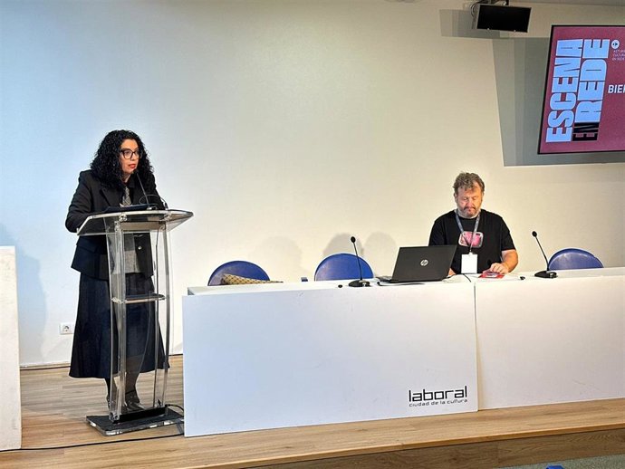 La consejera de Cultura, Política Llingüística y Deporte del Principado de Asturias, Vanessa Gutiérrez,  en la recepción a los participantes en la Muestra Profesional d'Artes Escéniques Escena en Rede, en Laboral Ciudad de la Cultura, en Gijón.
