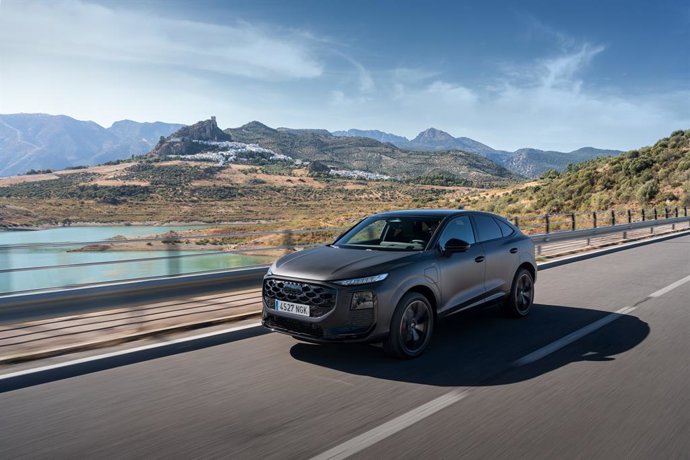 Audi actualiza la gama Q3 con una nueva versión PHEV de 204 CV y más potencia en sus motores gasolina