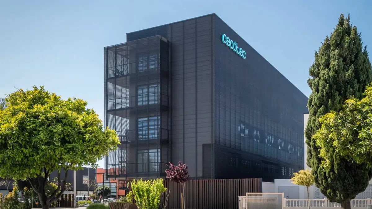 Imagen de archivo de un edificio de Cecotec. - CECOTEC