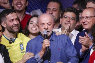 El presidente brasileño, Luiz Inácio Lula da Silva, durante la noche electoral.