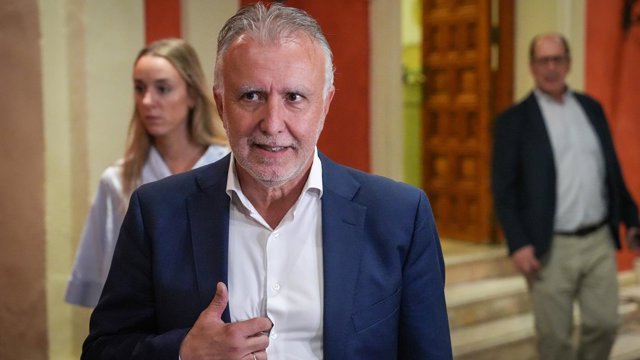 El ministro de Política Territorial y Memoria Democrática, Ángel Víctor Torres, atiende a los medios de comunicación. A 07 de octubre de 2026, en Sevilla (Andalucía, España)