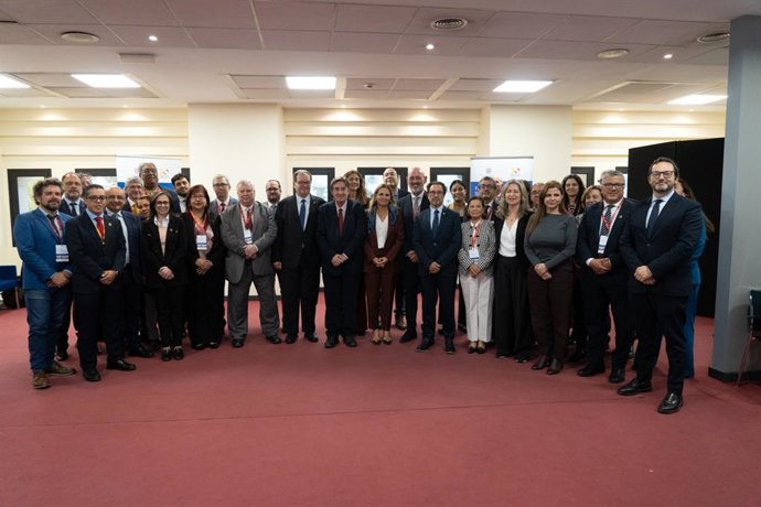 Rectores y representantes institucionales en la sesión de clausura del Foro Universitario Iberoamericano del Conocimiento