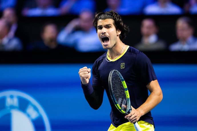 El tenista español Carlos Alcaraz durante el partido ante Karen Khachanov en Viena.