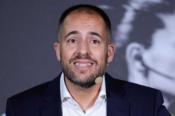 Archivo - El presidente del Comité Técnico de Árbitro, Fran Soto, atendiendo a los medios de comunicación.