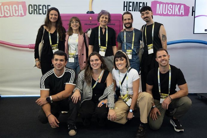 La consejera de Cultura, Deporte y Turismo del Gobierno foral, Rebeca Esnaola, visita el stand de Navarra en la decimocuarta edición de BIME – Bilbao International Music Experience
