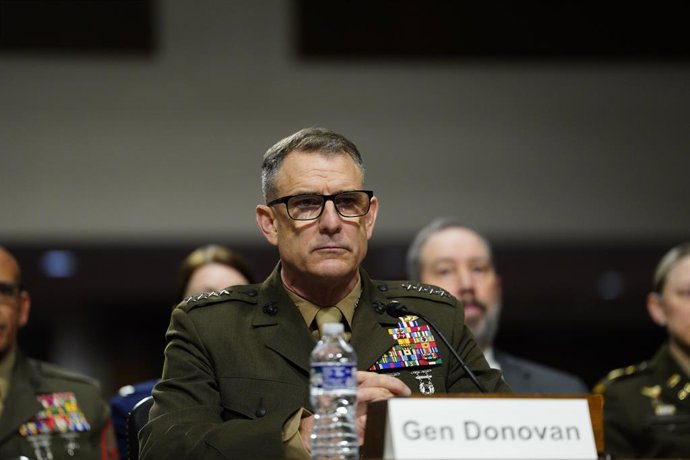 Archivo - Arquivo - 19 de março de 2026, Washington, Distrito de Columbia, EUA: O general Francis L. Donovan, do Corpo de Fuzileiros Navais dos Estados Unidos e comandante do Comando Sul dos Estados Unidos, presta depoimento durante audiência da Comissão 