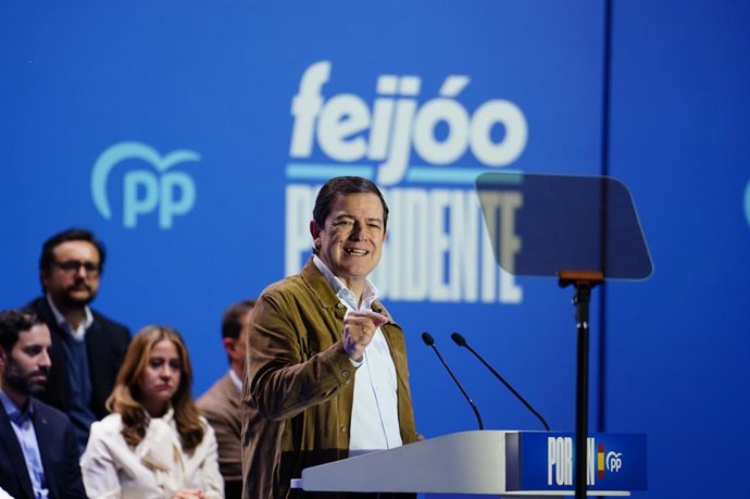 El presidente de la Junta de Castilla y León, Alfonso Fernández Mañueco, durante un acto público en el marco de la precampaña de las elecciones generales del próximo 29 de noviembre.