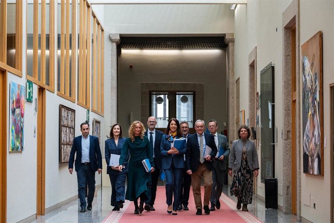 La conselleira do Medio Rural, María José Gómez, con su equipo
