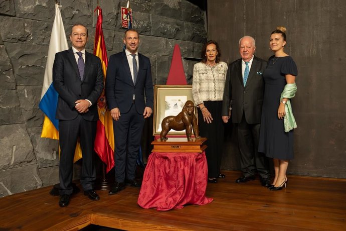Loro Parque concede a título póstumo su Premio Gorila al ornitólogo Thomas Arndt por su papel en dar a conocer los loros