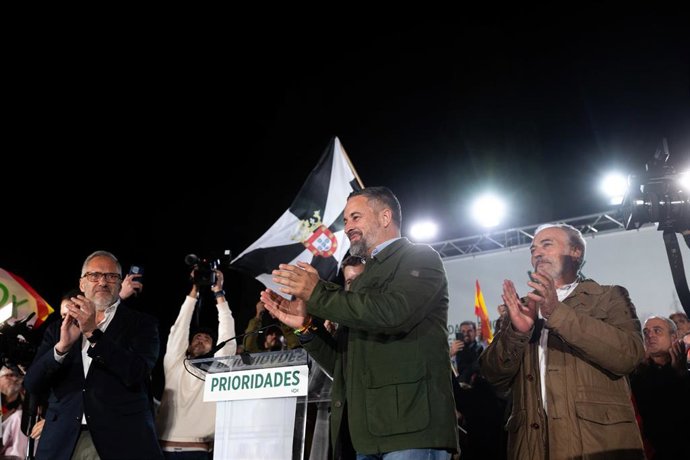 El candidato de Vox a la Presidencia del Gobierno, Santiago Abascal, clausura un acto político de Vox en Zamora.