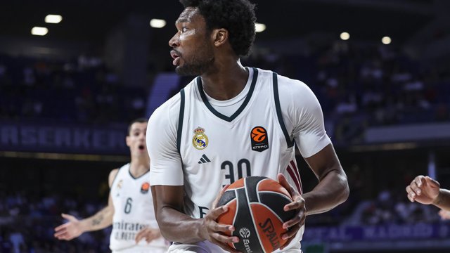 Damian Jones durante un partido del Real Madrid