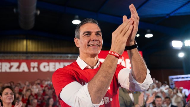 El secretario general del PSOE y presidente del Gobierno, Pedro Sánchez, interviene en un acto de precampaña del partido, a 26 de octubre de 2026, en Gijón, Asturias (España). El presidente del Gobierno, Pedro Sánchez, visita Gijón combinando una agenda i