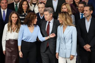 Foto de familia durante la presentación de la candidatura del PP para el 29N en Madrid, en el Espacio Jorge Juan, a 27 de octubre de 2026, en Madrid (España). El Partido Popular ha presentado oficialmente las personas que encabezarán sus listas para los c
