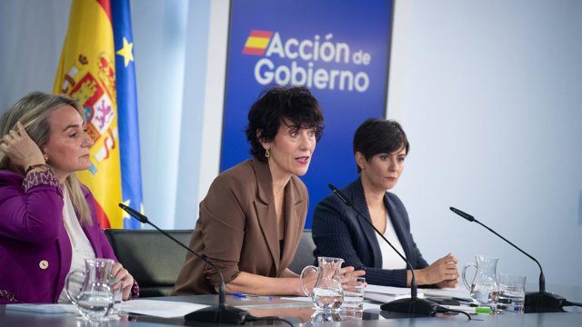 Rueda posterior al Consejo de Ministros con la portavoz del Gobierno, Elma Saiz, Milagros Tolón e Isabel Rodríguez