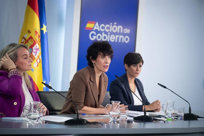 Rueda posterior al Consejo de Ministros con la portavoz del Gobierno, Elma Saiz, Milagros Tolón e Isabel Rodríguez