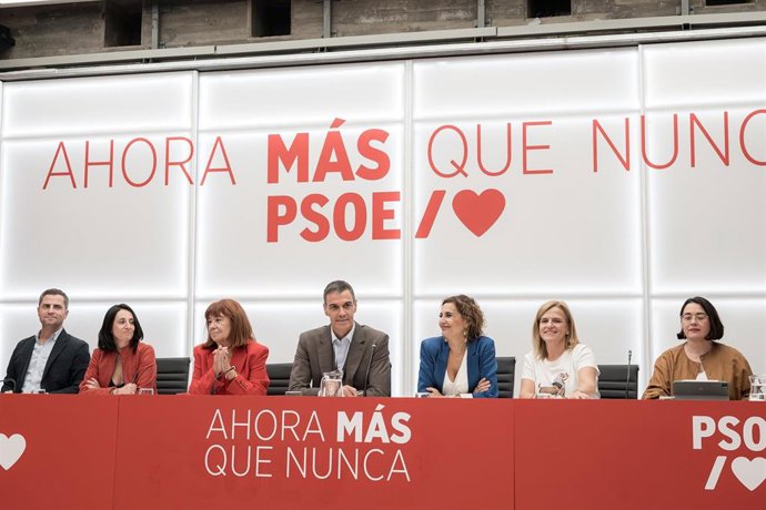 El presidente del Gobierno y secretario general del PSOE, Pedro Sánchez, preside la reunión de la Comisión Ejecutiva Federal (CEF) del PSOE, en la sede del PSOE en Ferraz, a 5 de octubre de 2026.